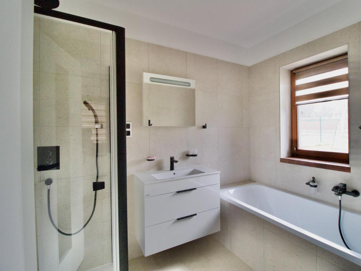Apartman Uprostred Trojuhelniku Praha - Karlovy Vary - Plzen Kolesovice Dış mekan fotoğraf